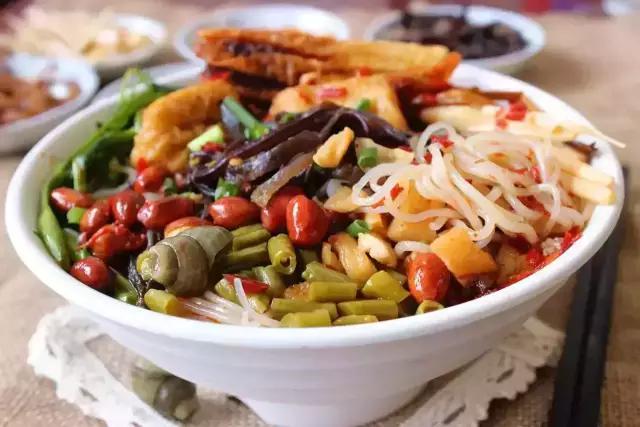 袋装螺蛳粉一包多少大卡,一包袋装螺蛳粉有几两粉