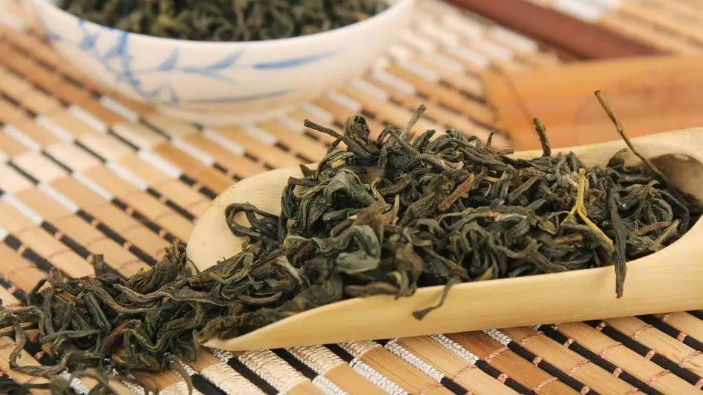 泡过的茶叶有什么妙用和功效,泡过的茶叶有什么功效和作用