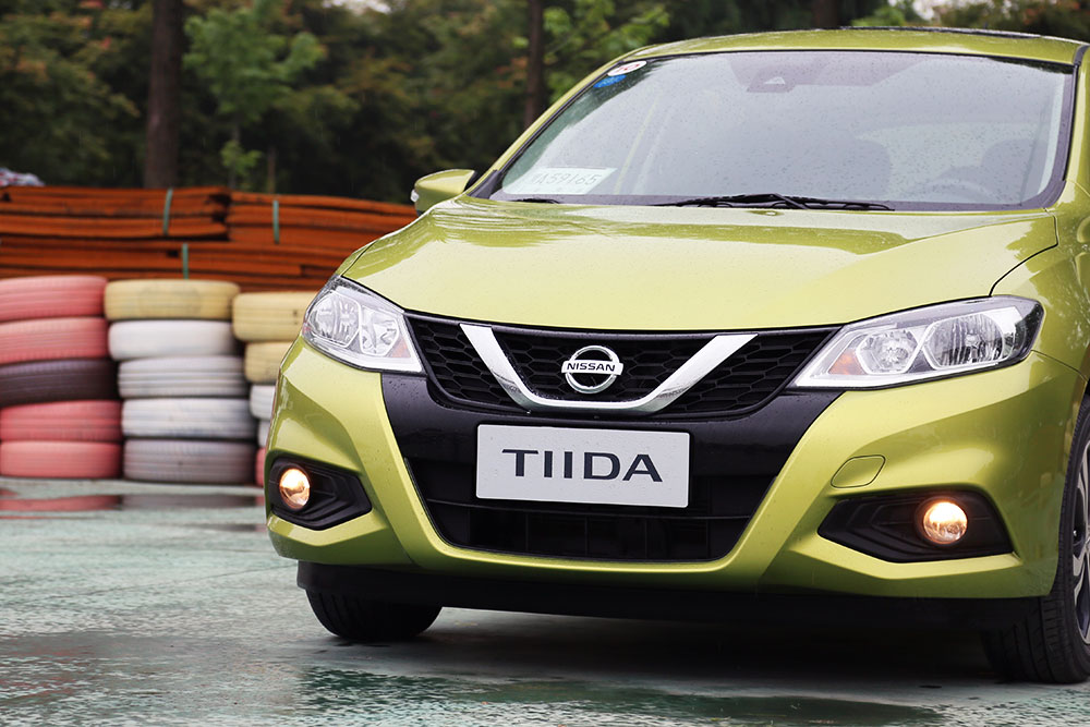 大飙车日产骐达试驾视频,东风日产骐达试车