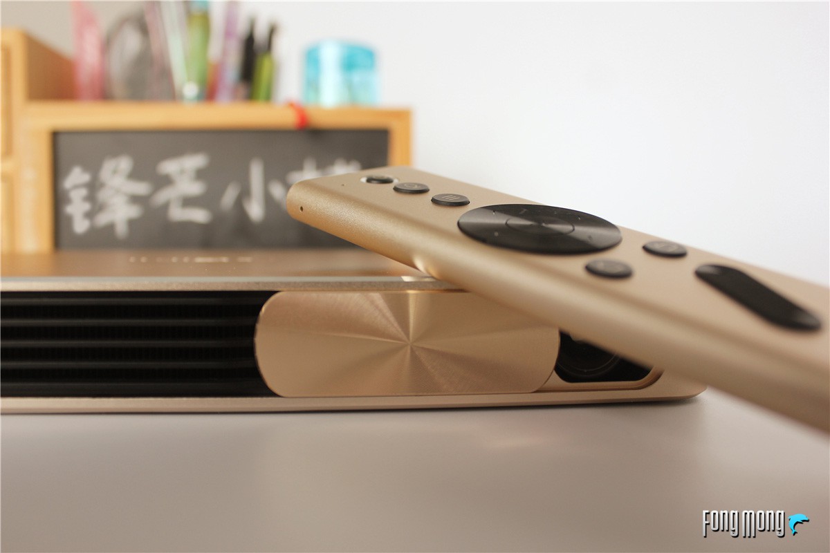 极米z4爵色投影仪是金色的么,极米z4x观影效果怎么样