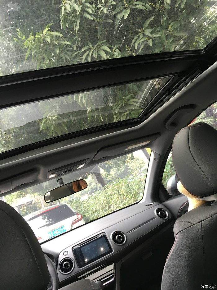 内饰外观都很漂亮的车型,内饰豪华外观有面子的车