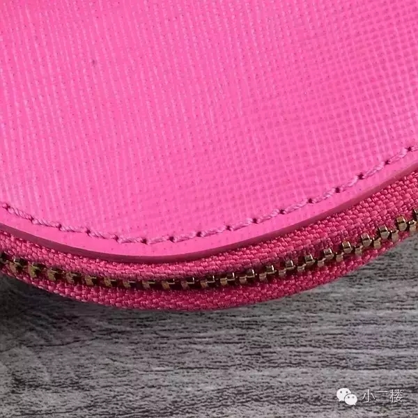 真假prada三角包,prada草编包辨真假