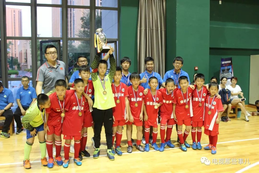 无球赛不青春,无足球不精彩