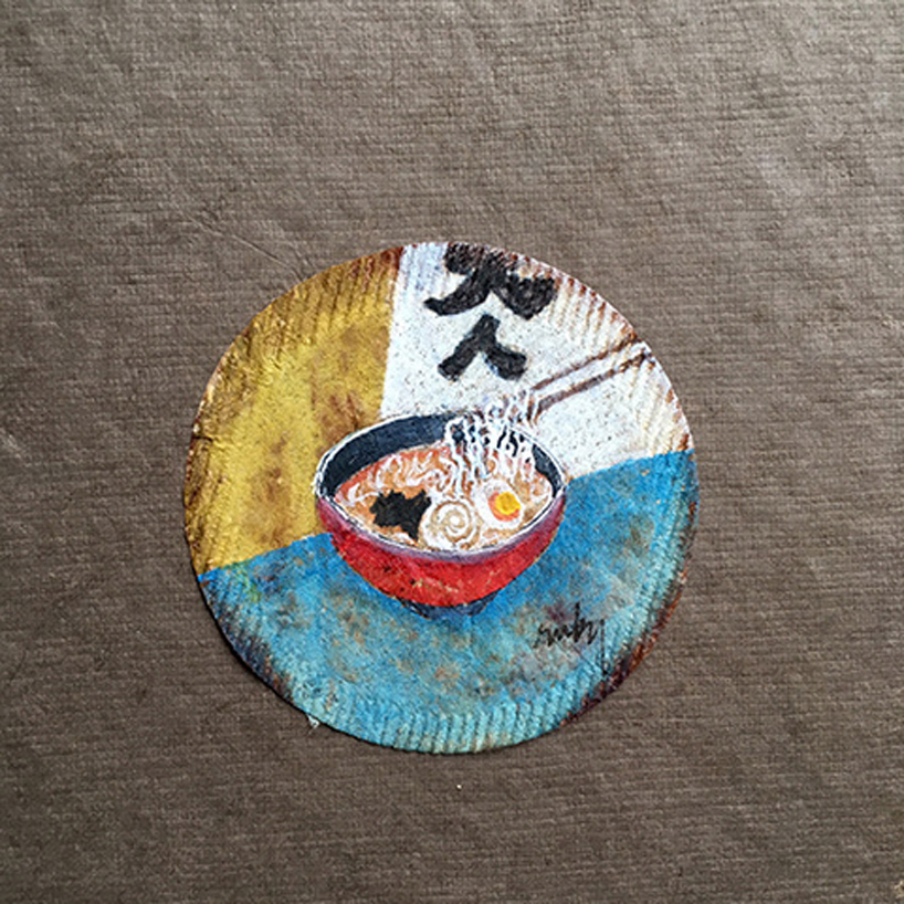 在红宝石银色的“茶包”上出现伦勃朗手持自拍杆