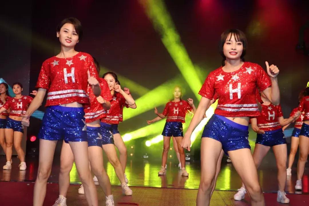 大佟小议现场:美业最豪大舅哥!巨邦国际十九岁生日答谢会召开