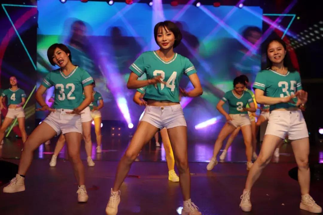 大佟小议现场:美业最豪大舅哥!巨邦国际十九岁生日答谢会召开