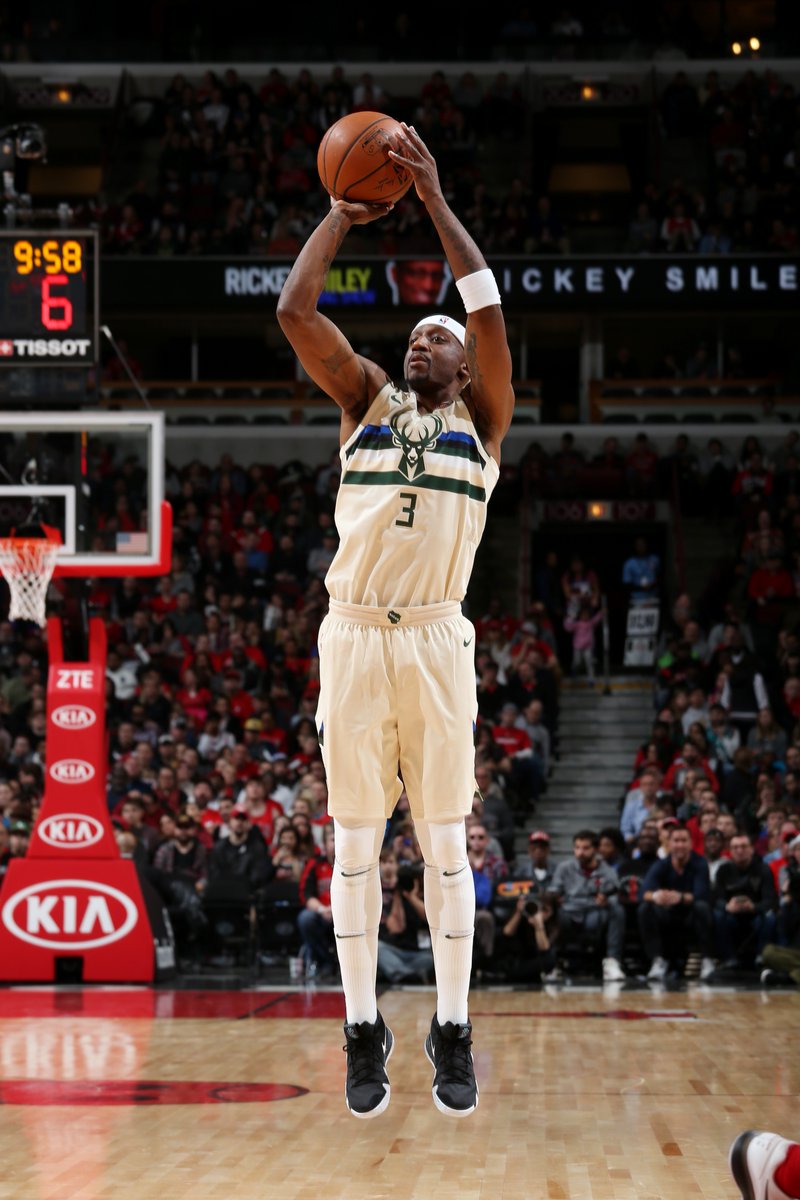 费城小将演绎“大师之路”！一米七五穿“金”首迎连胜！