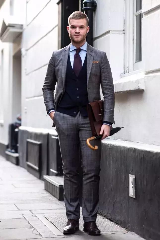 雨天皮鞋湿了怎么补救,皮鞋雨天进雨水后该怎么处理