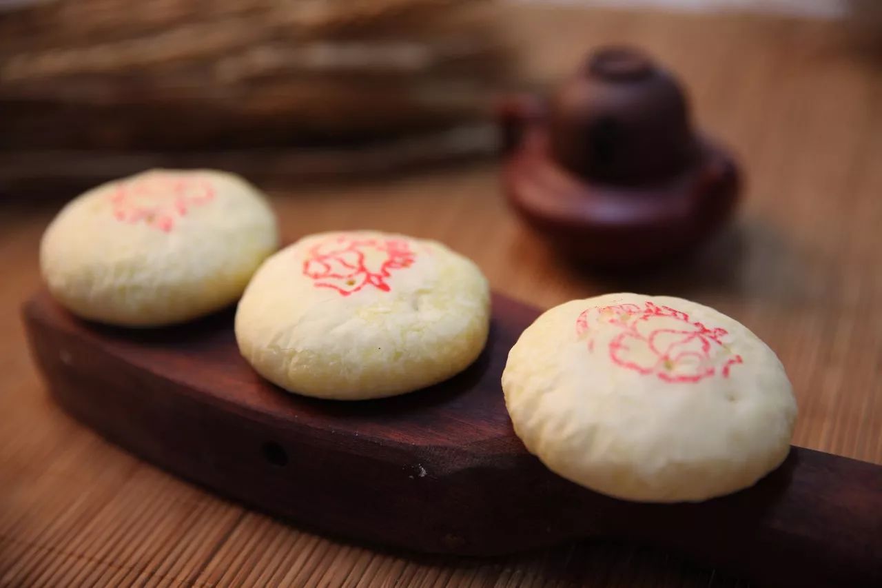 送礼就送鲜花饼,送礼送嘉华的鲜花饼