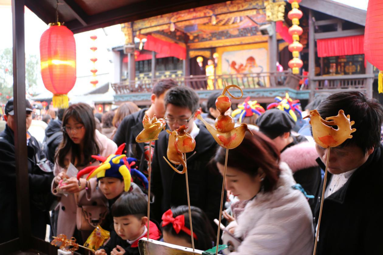 还做一只孤独旅行蛙?这个春节,和家人来横店一起玩转大庙会吧!