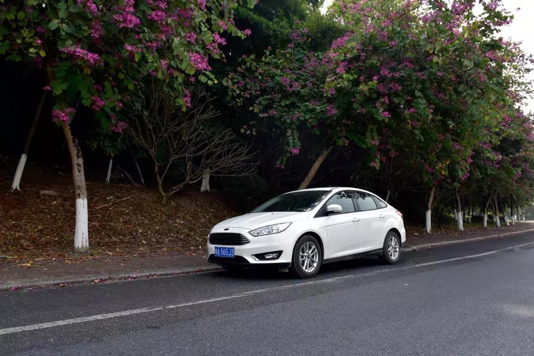 福特福克斯三厢ecoboost22款,福克斯2015款三厢ecoboost125自动