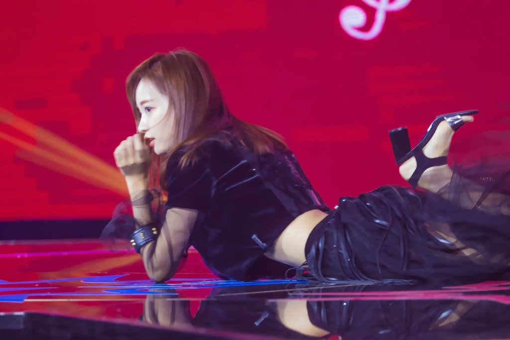 游戏废柴,用自己照片当屏保,可黄婷婷这个自恋girl只给*服私**6分