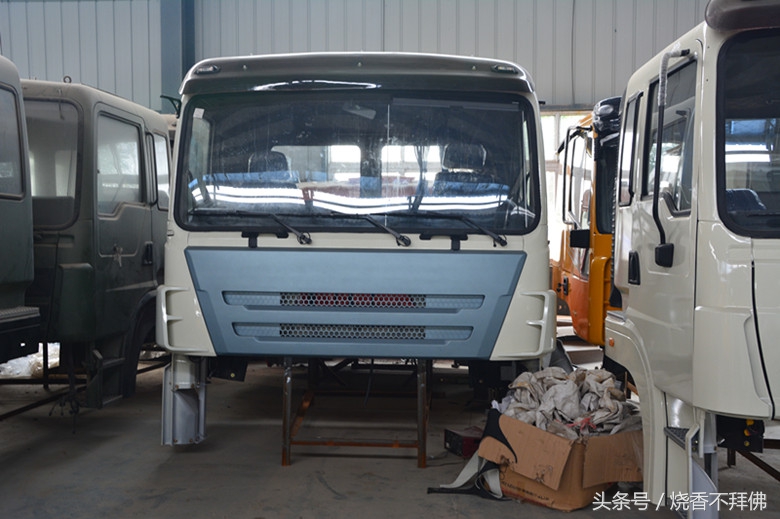 大公司走出来的随州手艺人，红岩金刚杰狮驾驶室一小时装一台