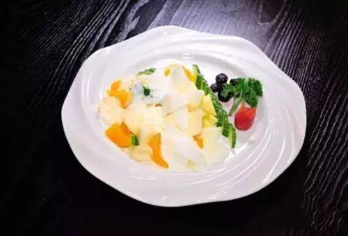 房间放一盆芦荟什么好处,家里养了芦荟可以做什么