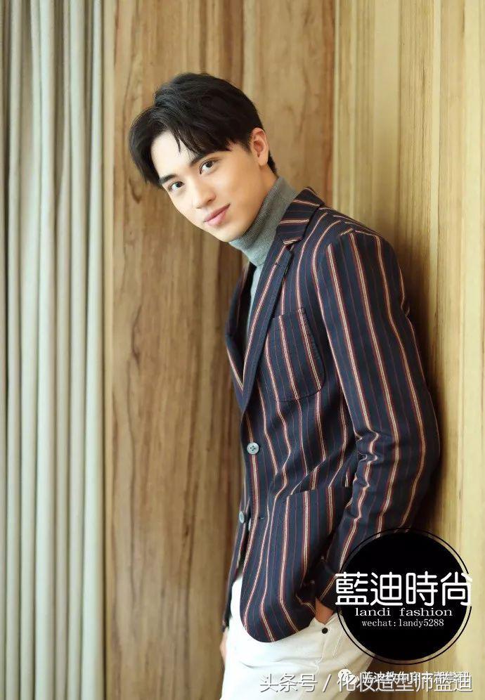 王俊凯节目穿戏服,王俊凯演唱会无边界穿搭