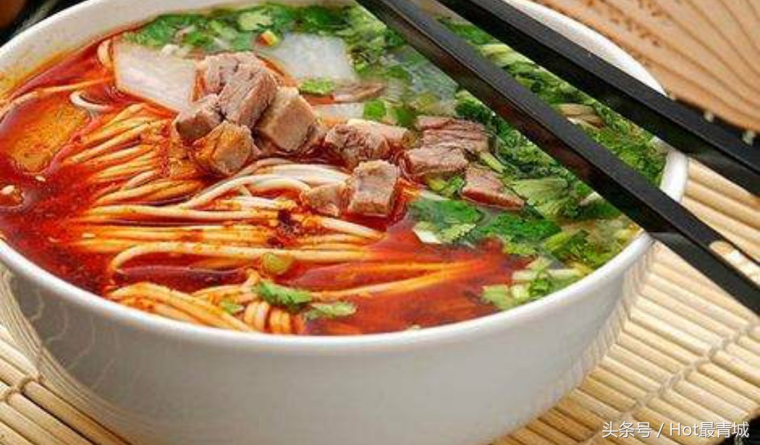 抻面跟烩面一样吗,抻面和压面的区别