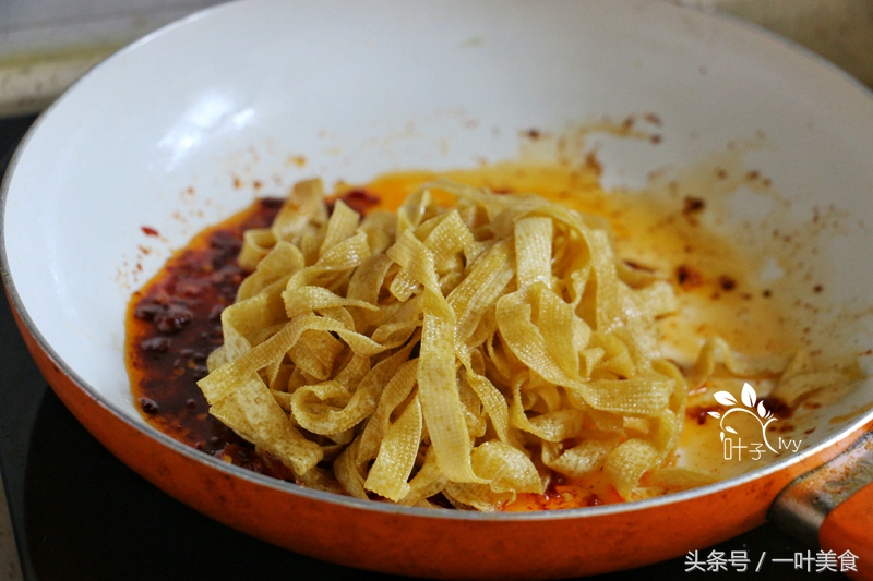 小作坊辣条的危害的加工过程,小作坊的辣条吃多了会导致什么病