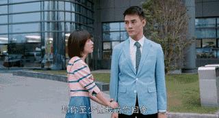 每日星范|曲筱绡一个包包挂件就要四五千，却依然爱几百块的设计师品牌，这样的白富美才是真女神！