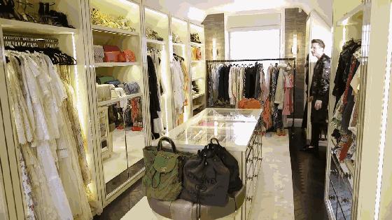 衣帽间比商场还大的亿万富豪，竟然跟我用同款？