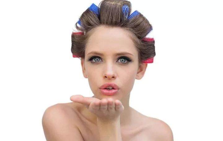 小窍门让头发直,怎样让蓬松的头发变成顺直的直发