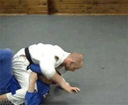 怎么帮人翻身,怎么翻身让宝宝趴在肚子上