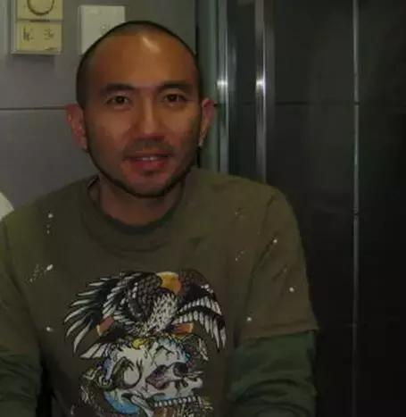 他是刘德华的*用御**词人，过年你一定会唱他的歌！