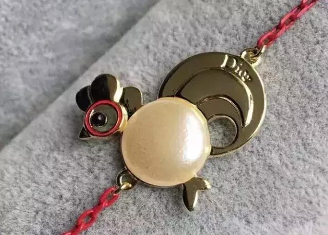 听说除了辣眼睛的狗年限定，还有这些萌到让人控制不住双手的……