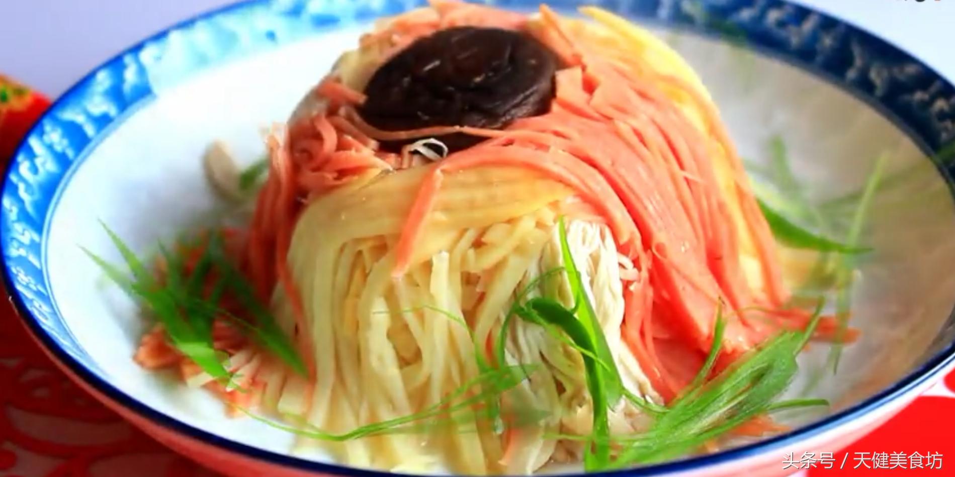 上汤冬笋鸡丝,冬笋鸡胸正宗做法