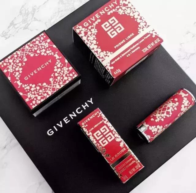 听说除了辣眼睛的狗年限定，还有这些萌到让人控制不住双手的……