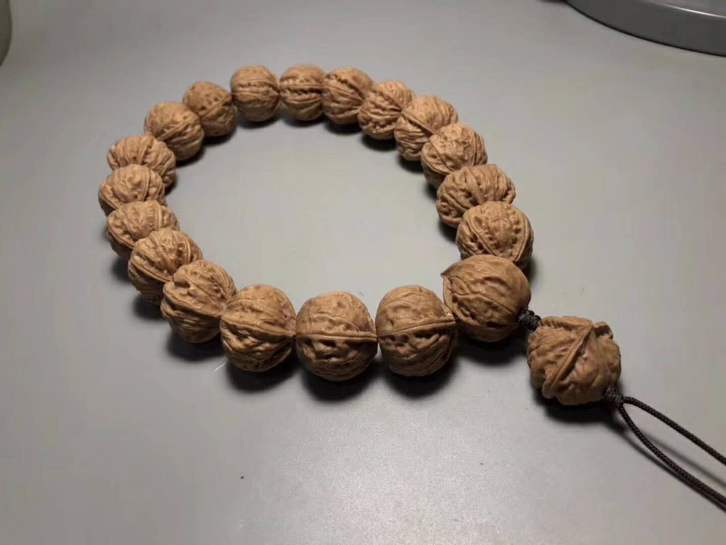 比较火的文玩核桃手串,不打底的文玩核桃手串