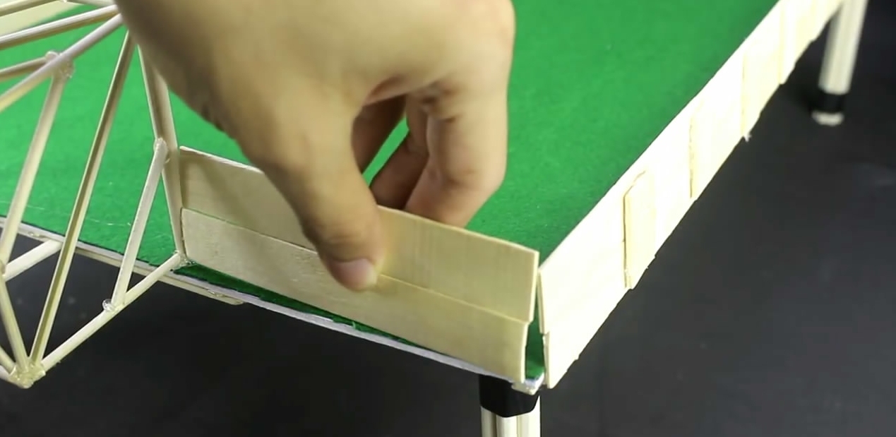 用瓶盖做足球小游戏,如何用瓶子做足球