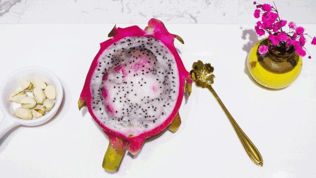 在我家昆明楼下吃碗星空燕窝，10分钟被搭讪了30次！