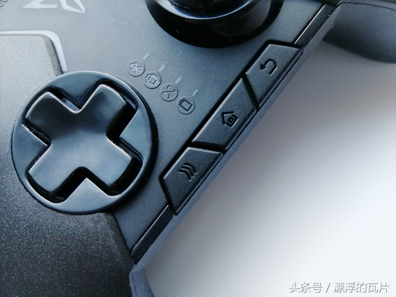 飞智八爪鱼二代手柄玩游戏,飞智八爪鱼游戏手柄推荐