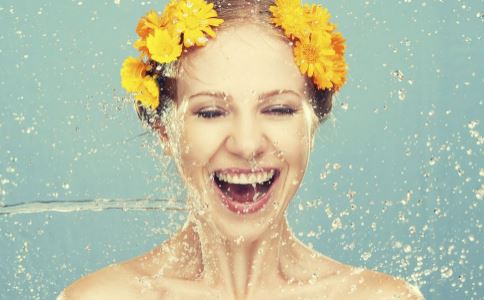 女生脸上毛孔粗大可以缩小毛孔吗,自己怎么改善毛孔粗大缩小毛孔