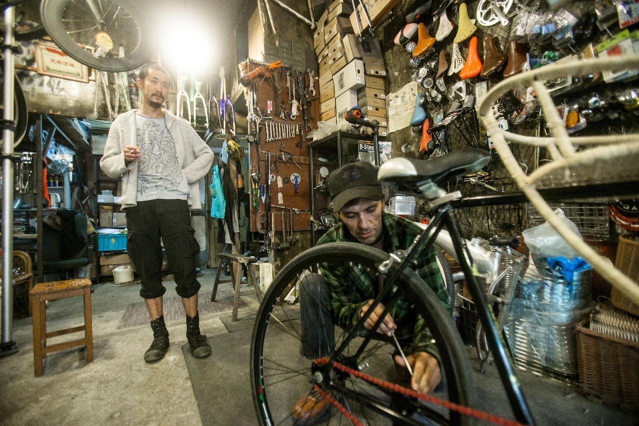 脚踏车铺开成了饭店，不远万里来的智利人当洗碗工......|海派小店