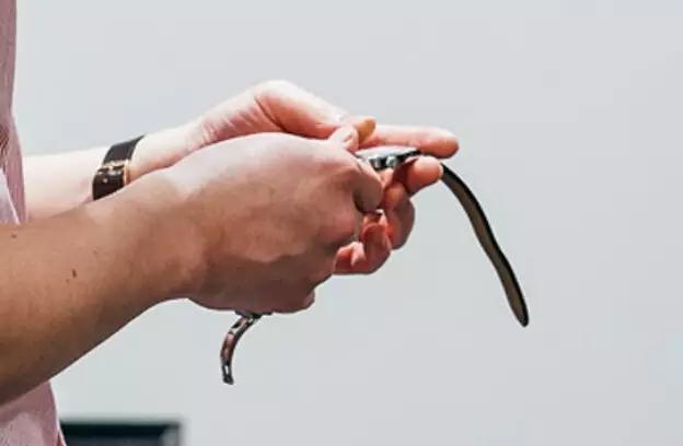 买了有瑕疵的手表怎么办,手表外观有瑕疵是质量问题吗