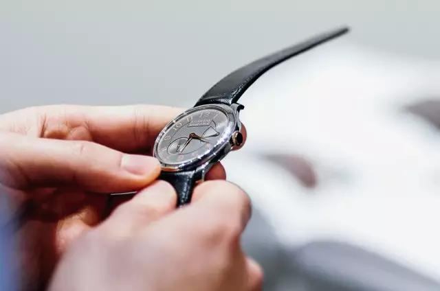 买了有瑕疵的手表怎么办,手表外观有瑕疵是质量问题吗