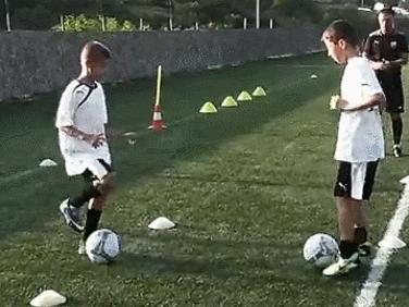 初中篮球基本功训练球感,人人必练的30种足球球感基本功