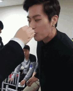 18岁落选JYP,医生认证为整容模板!演戏最好的不正经爱豆却靠吃播一炮而红?