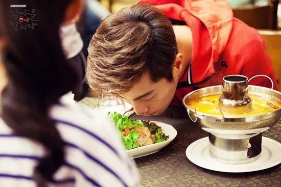 18岁落选JYP,医生认证为整容模板!演戏最好的不正经爱豆却靠吃播一炮而红?