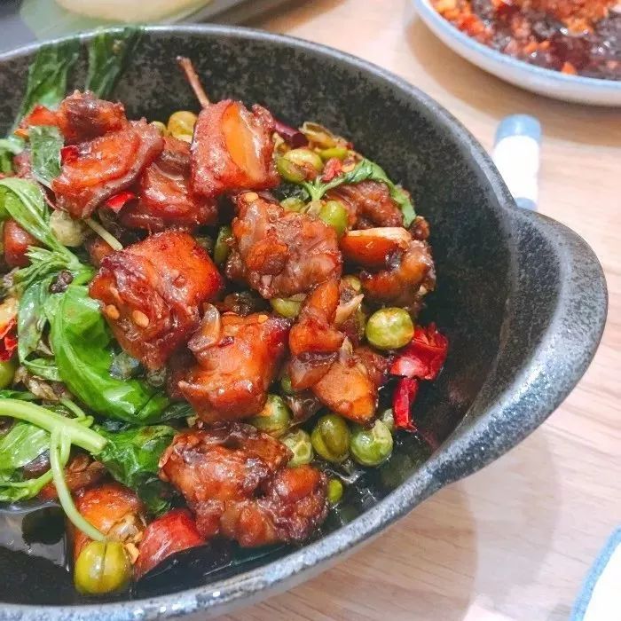 原来好多热门苍蝇馆子的干货，都可以抽真空、当特产带走！