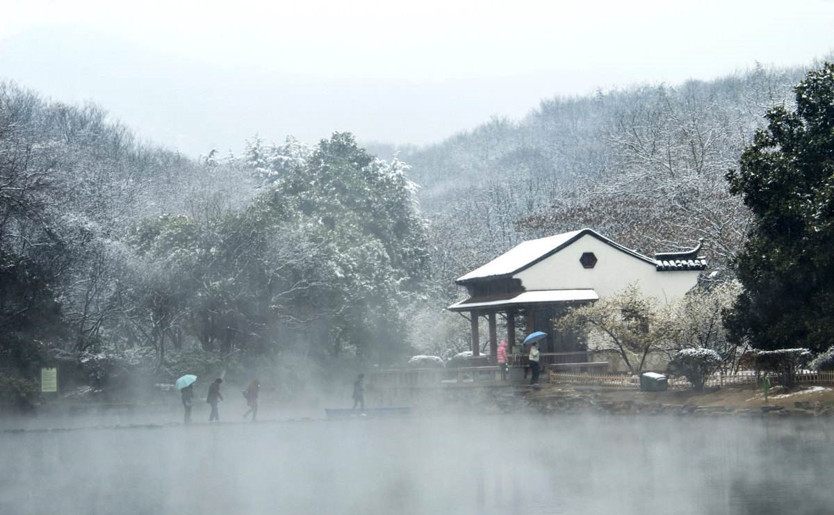 珍珠泉的水韵游览,雪中珍珠泉宛若仙境