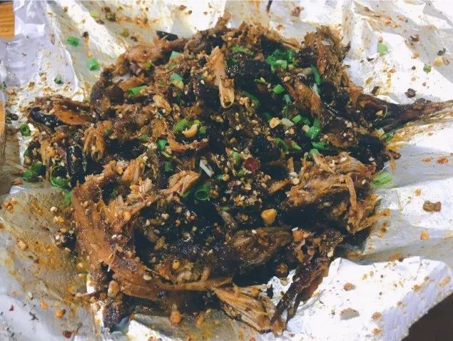 原来好多热门苍蝇馆子的干货，都可以抽真空、当特产带走！