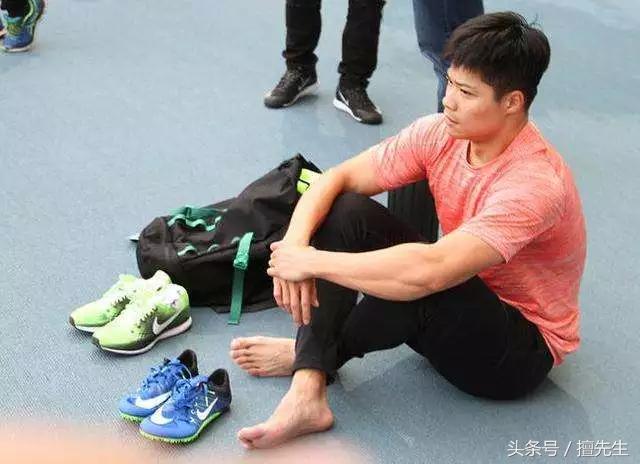 苏炳添9秒83破纪录外国反应,苏炳添破纪录时多大