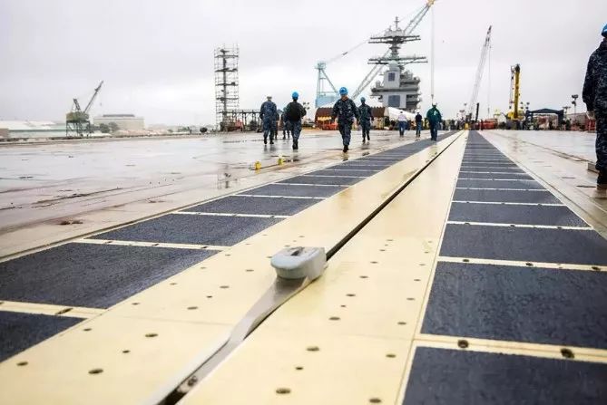 世界最大的航母有货轮大吗,世界最大的航母有多长