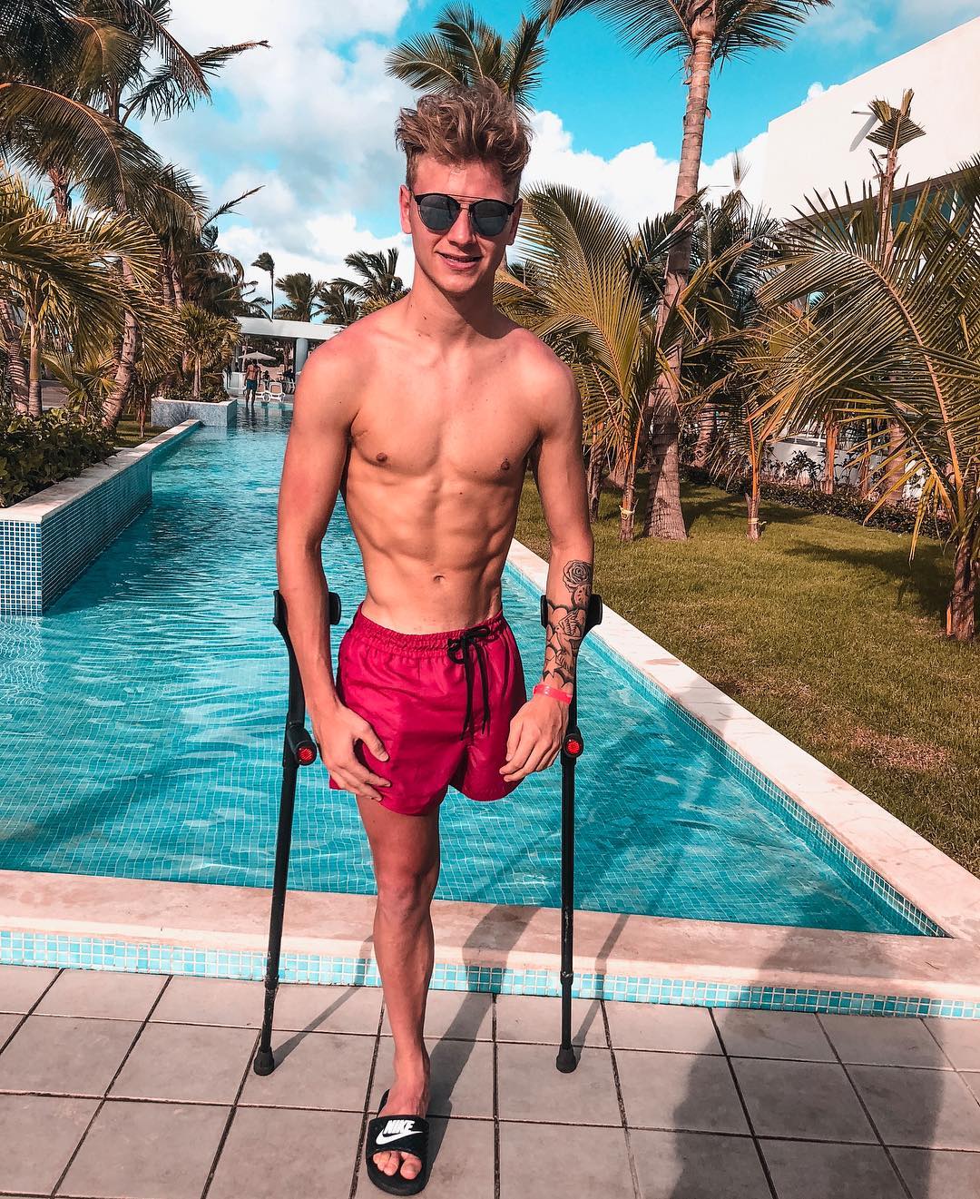 生命遭遇重大变故后，22岁英伦小伙诠释对足球的热爱