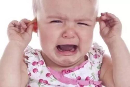 小孩子耳朵有异物怎么弄出来,孩子耳朵里进小东西该怎么办