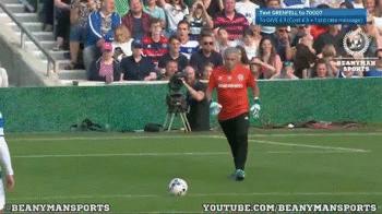 既能踢前锋又能当门将的球员,足球场上除了门将最轻松的位置