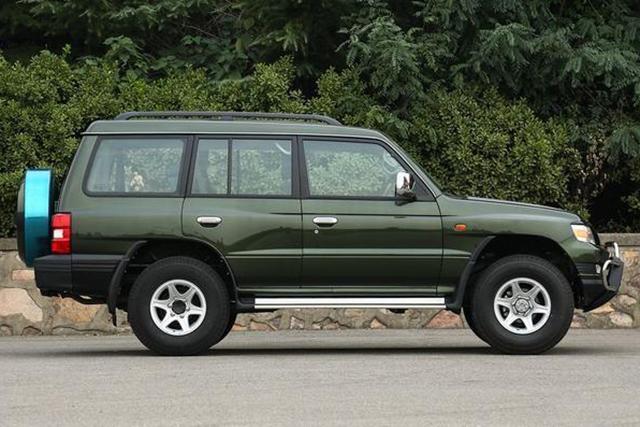 诞生于军工厂,仅卖11万,有人将它比作国产霸道,砸锅卖铁也要买