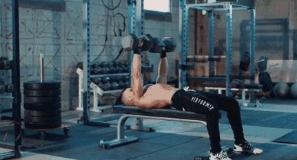 瘦子增肌的两套家庭哑铃健身计划,瘦的人如何用哑铃增肌